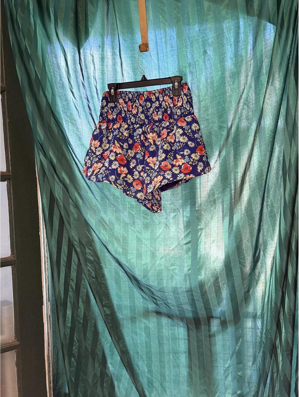 Sienna Sky Floral Print Elastic Waist Shorts - Size Small